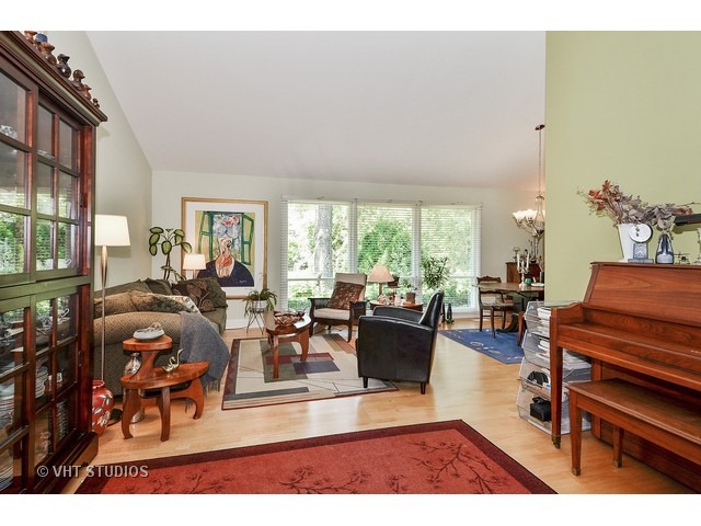 1912 Clover Road Northbrook, IL 60062 - Photo 4 of 25