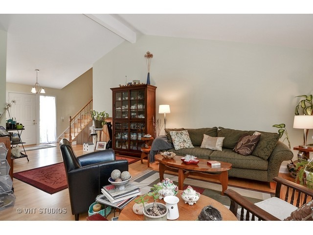 1912 Clover Road Northbrook, IL 60062 - Photo 5 of 25