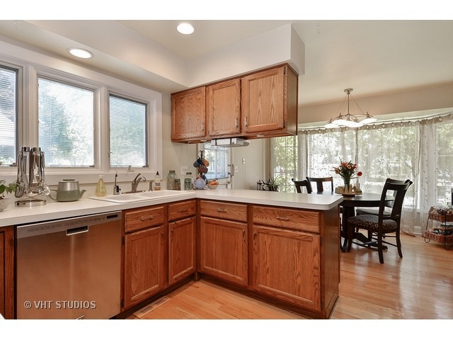 1912 Clover Road Northbrook, IL 60062 - Photo 8 of 25