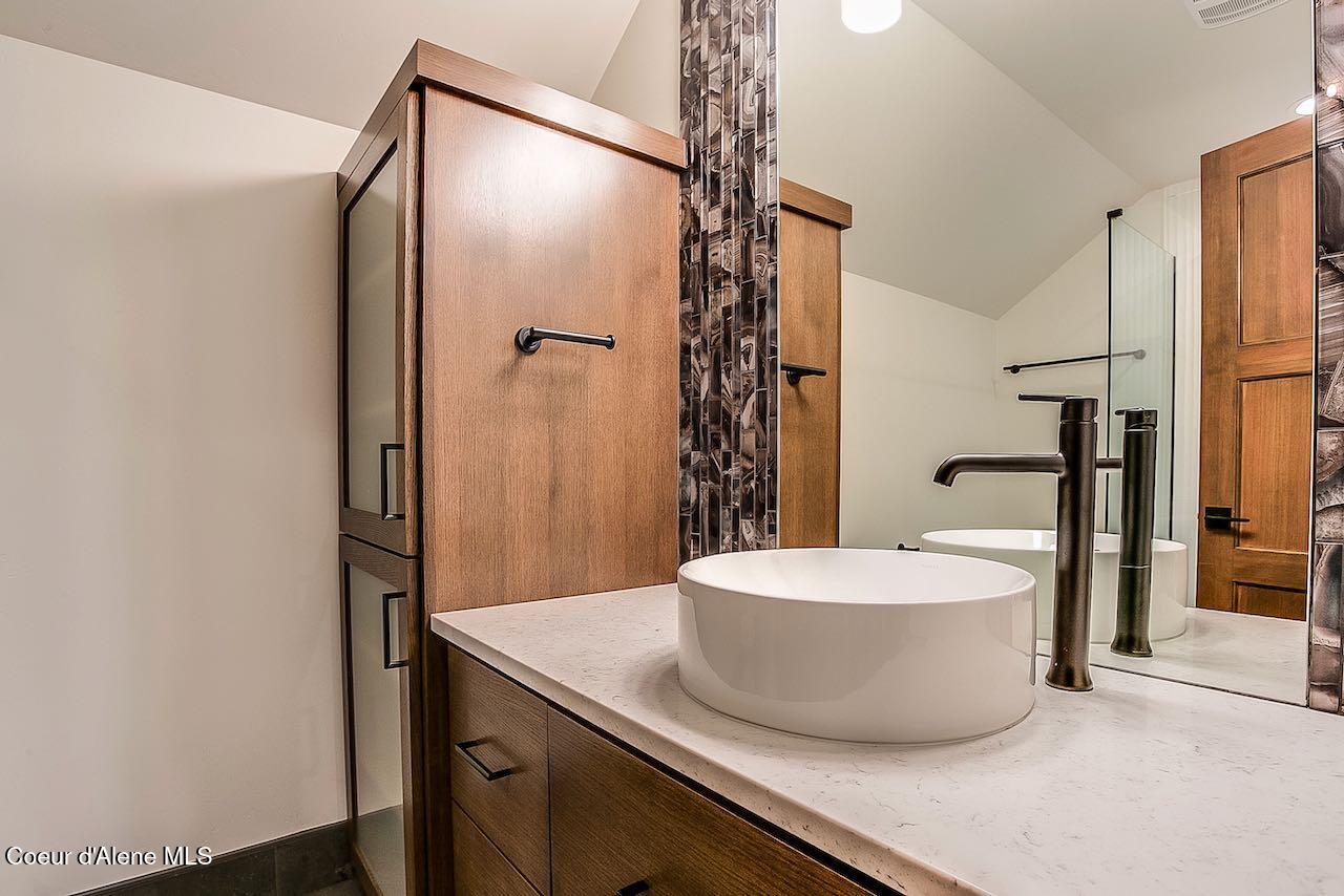 L3-b1 North Mountain View Road Rathdrum, ID 83858 - Photo 13 of 16 Guest bath