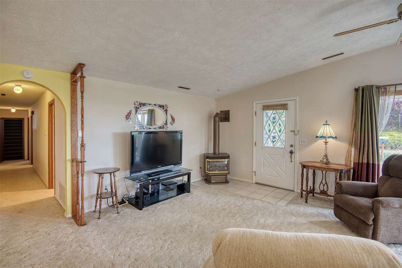 12817 East Pleasant Prairie Road Spokane, WA 99217 - Photo 3 of 20