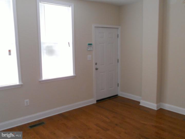 4847 Ridge Avenue Philadelphia, PA 19129 - Photo 5 of 23 Living Room