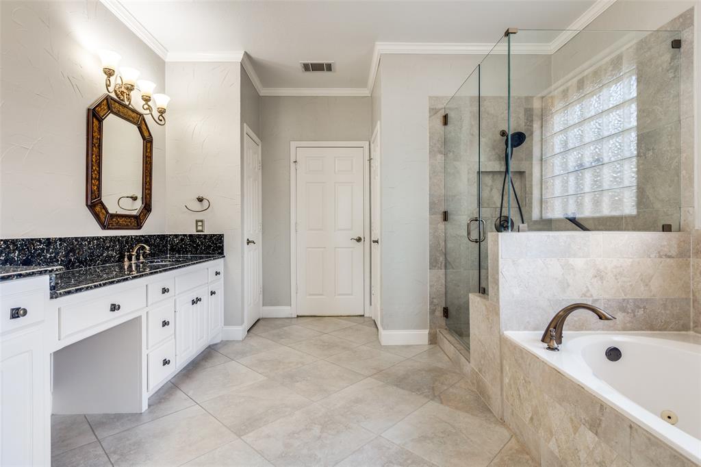 847 Turquoise Point Rockwall, TX 75032 - Photo 15 of 34 a bathroom with a bathtub sink and mirror