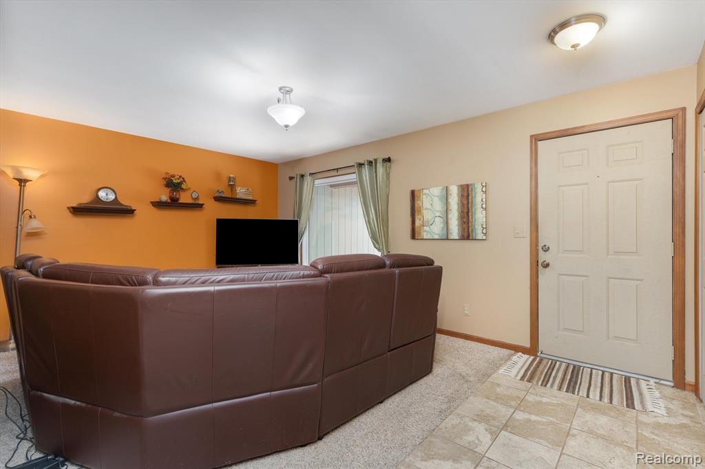 4029 West Maple Road Wixom, MI 48393 - Photo 4 of 30