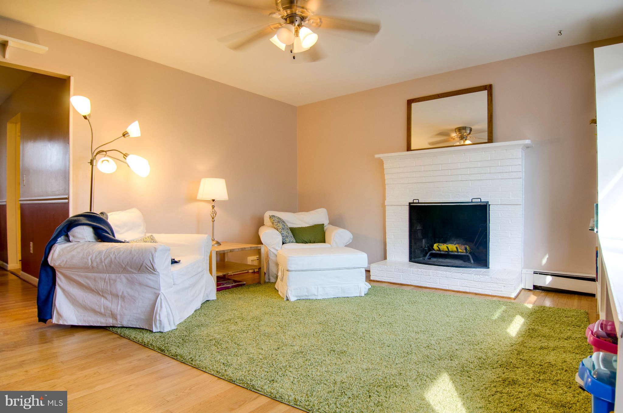 5606 Lockwood Road Cheverly, MD 20785 - Photo 4 of 29 Living Room