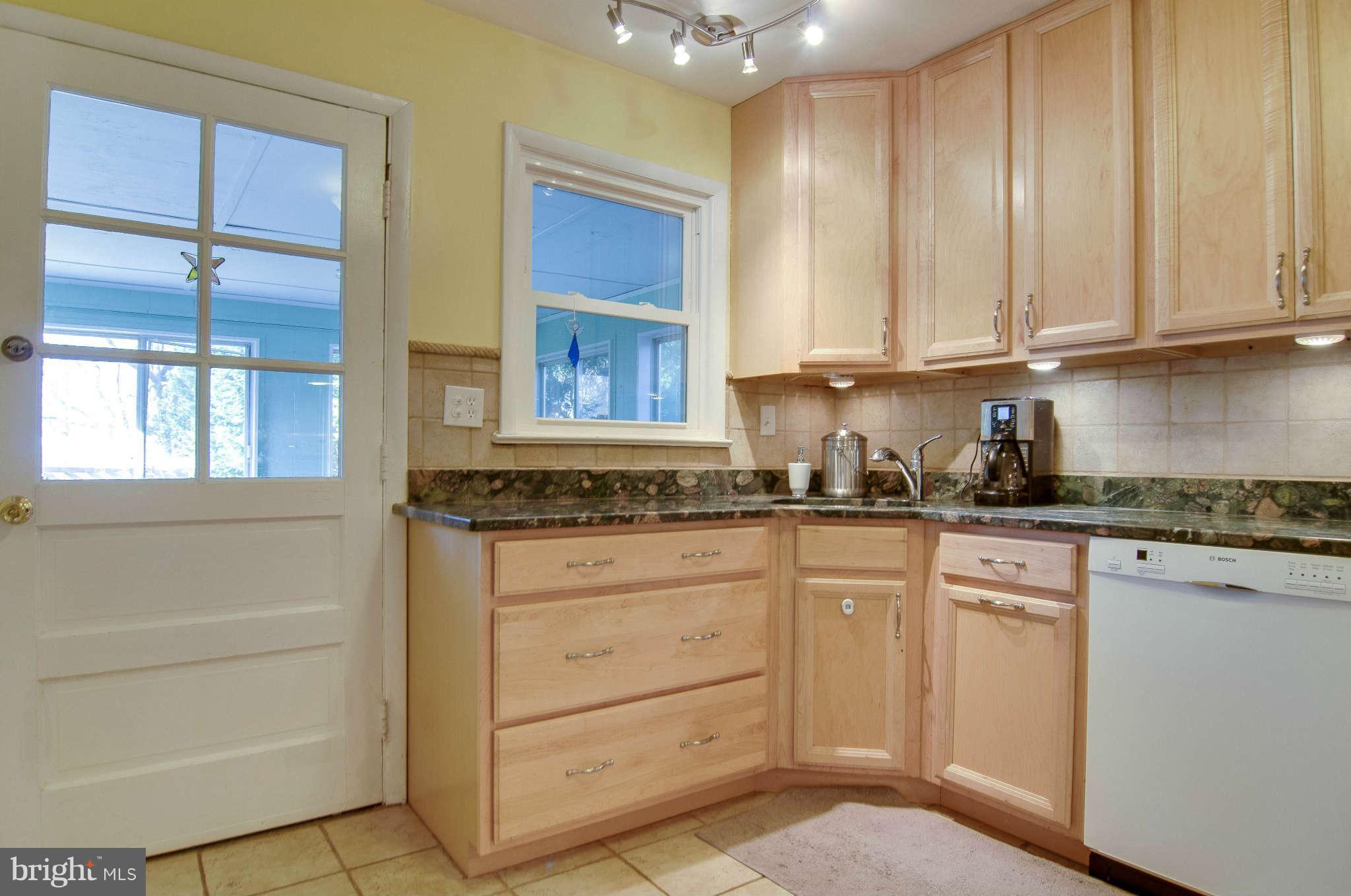 5606 Lockwood Road Cheverly, MD 20785 - Photo 7 of 29 Kitchen