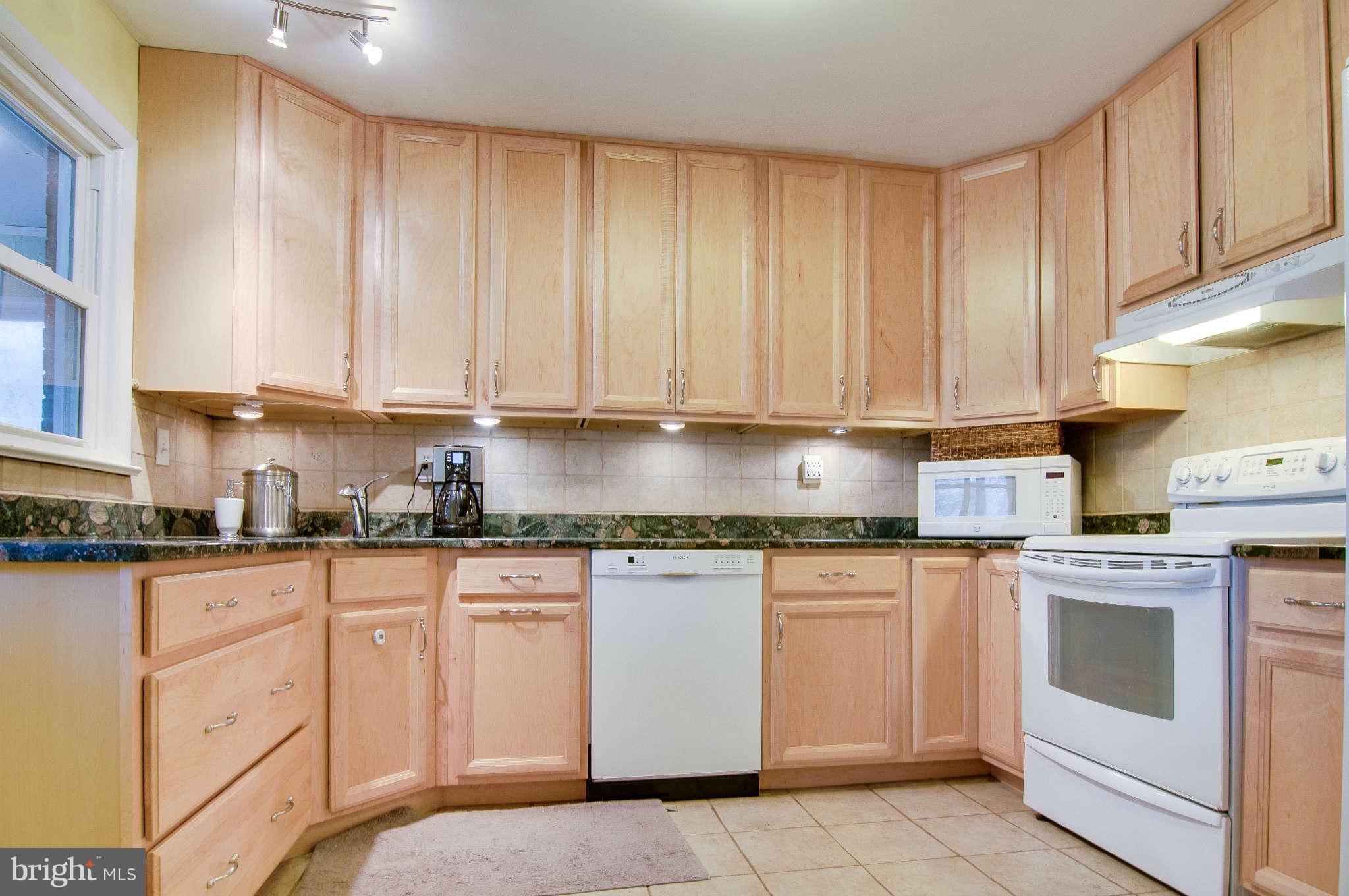 5606 Lockwood Road Cheverly, MD 20785 - Photo 8 of 29 Kitchen