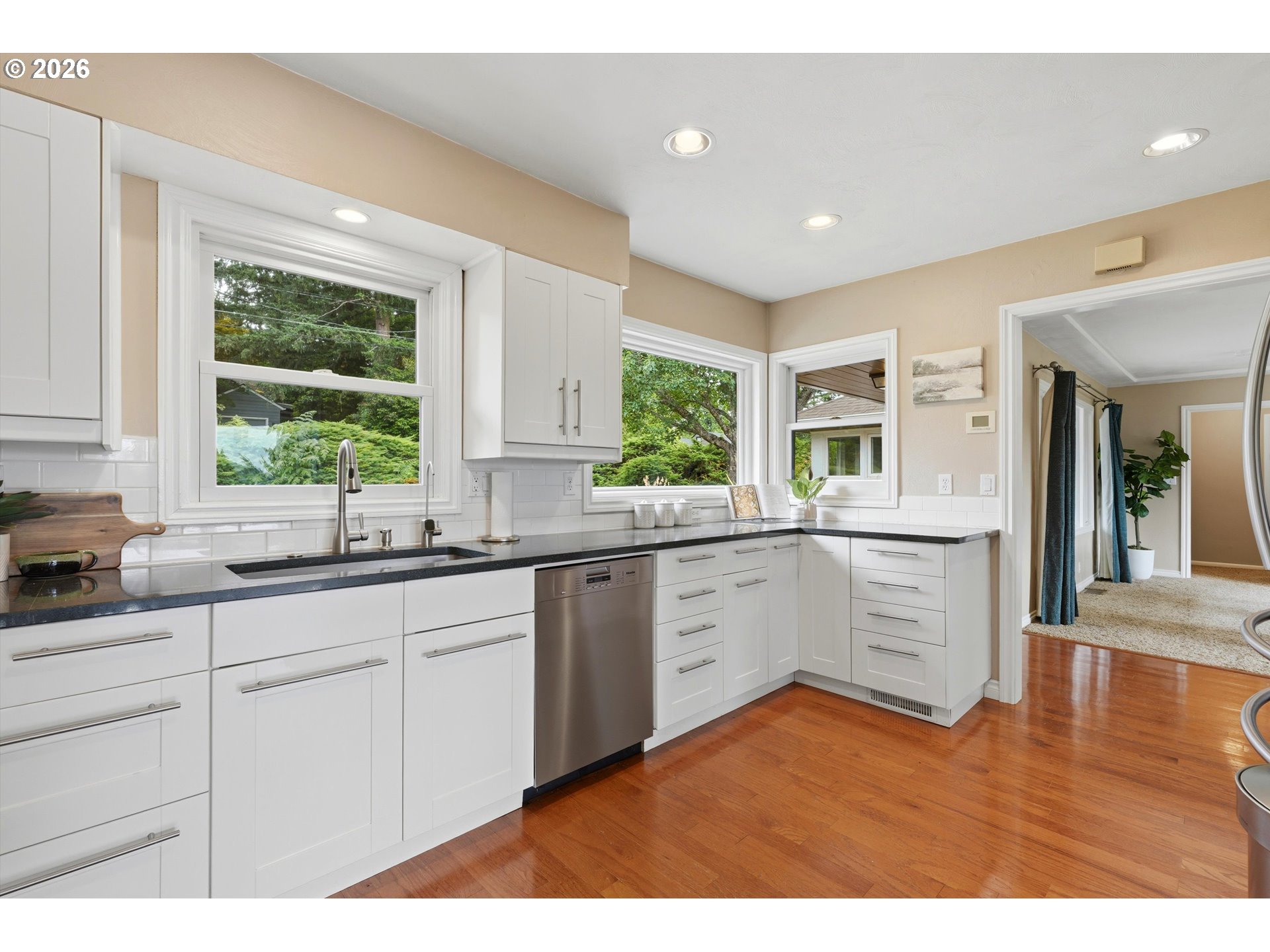 6331 Southwest Brugger Street Portland, OR 97219 - Photo 7 of 40 Gallery Image 7