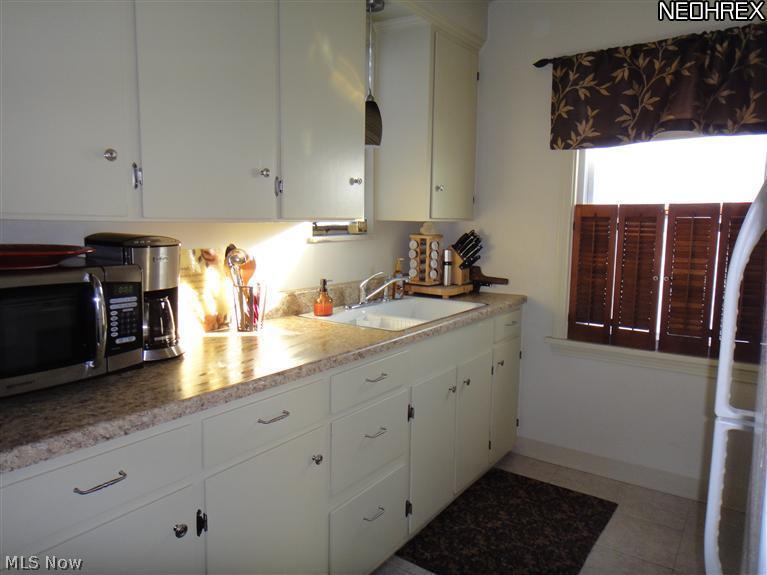 1205 Sunset Road Cleveland, OH 44124 - Photo 3 of 25