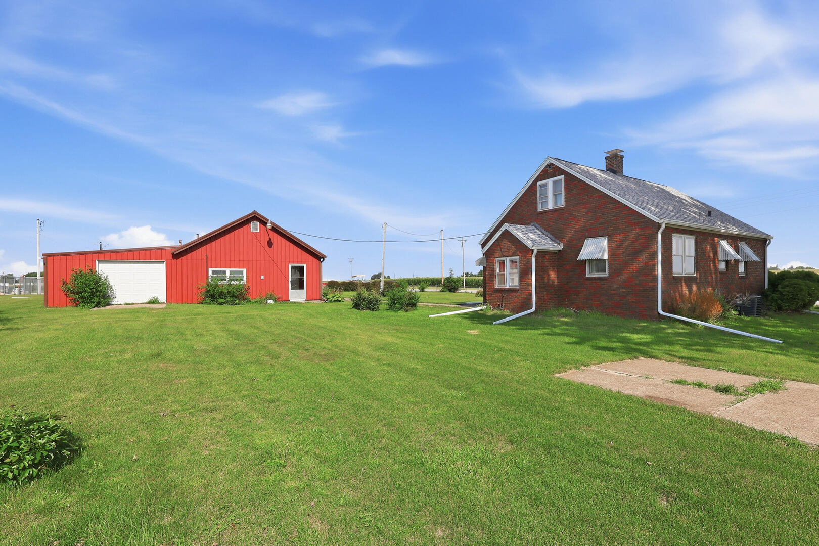 121 East Walcott Road Walcott, IA 52773 - Photo 7 of 41