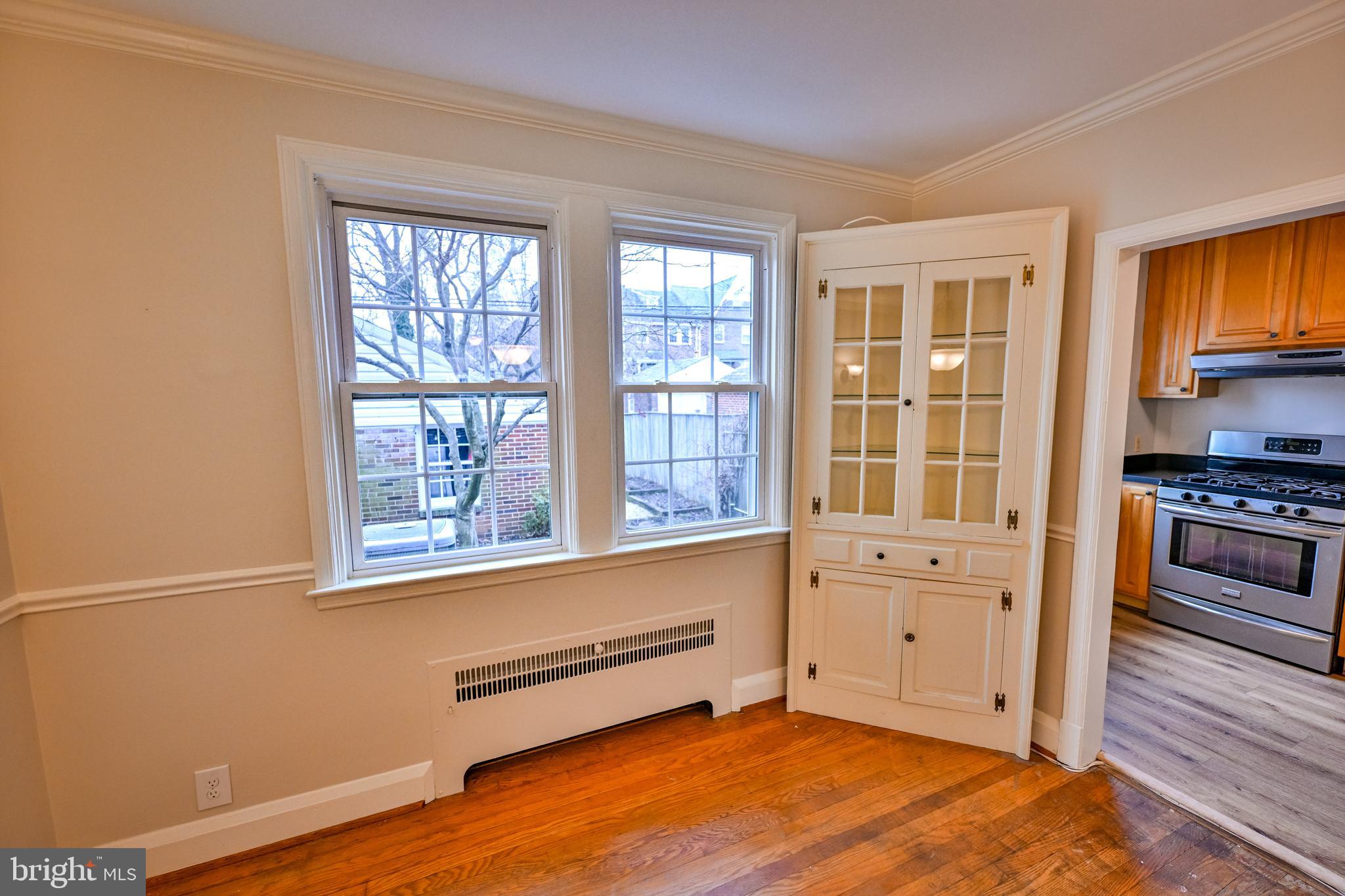 207 Murdock Road Baltimore, MD 21212 - Photo 11 of 45 Dining room w/ entrance to kitchen