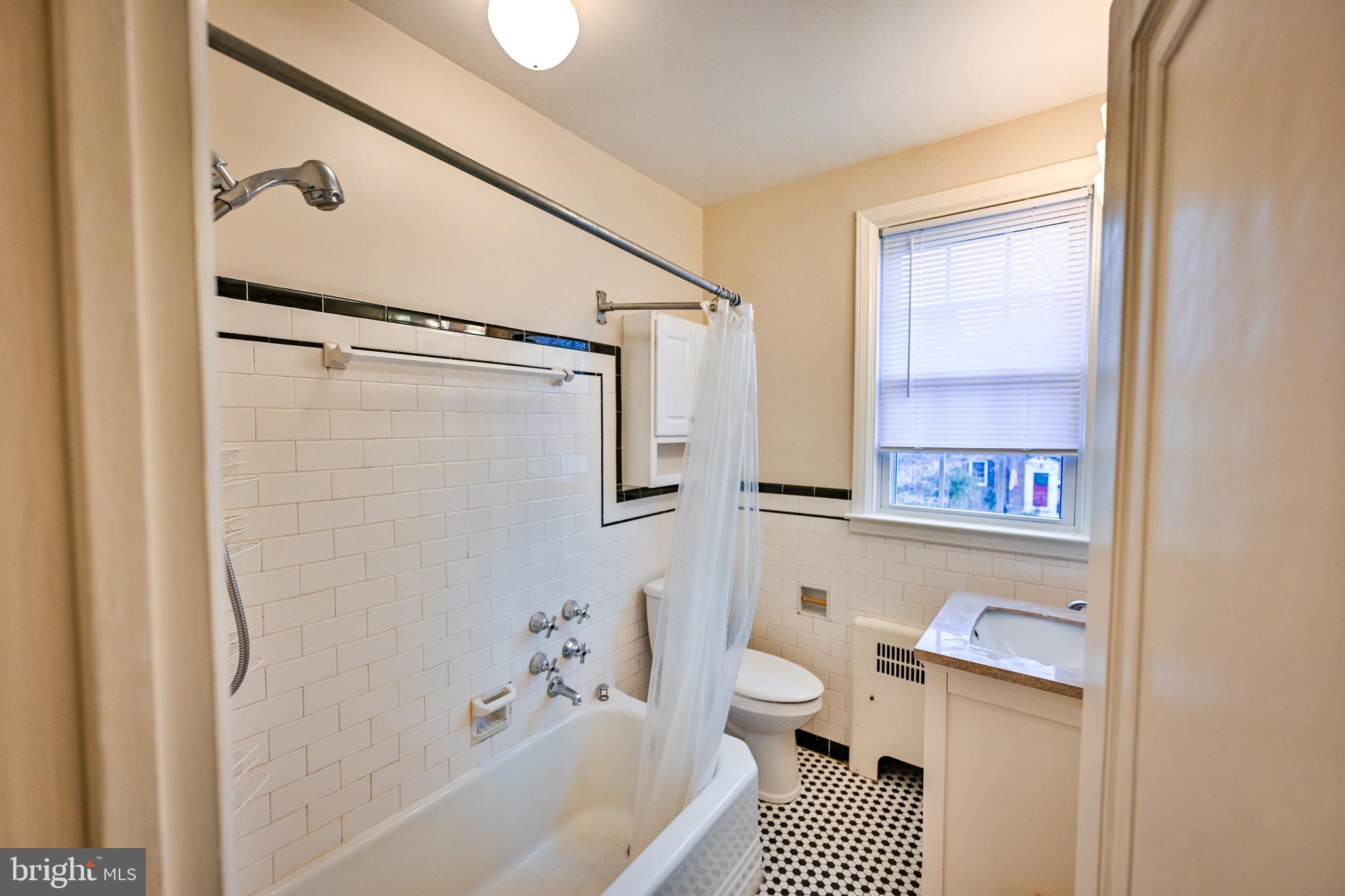 207 Murdock Road Baltimore, MD 21212 - Photo 22 of 45 Hall bathroom