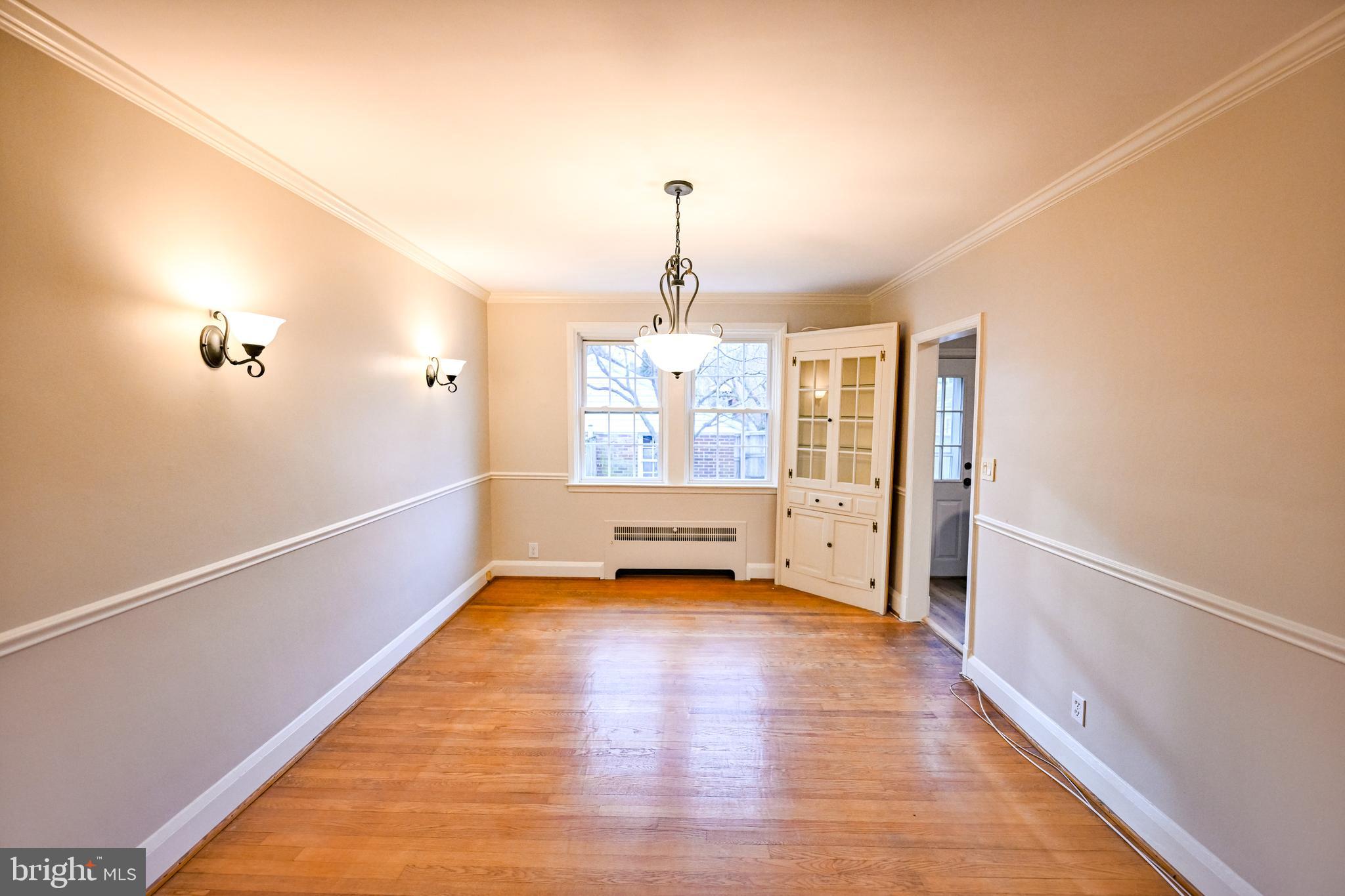 207 Murdock Road Baltimore, MD 21212 - Photo 10 of 45 Dining room w/ corner cabinet