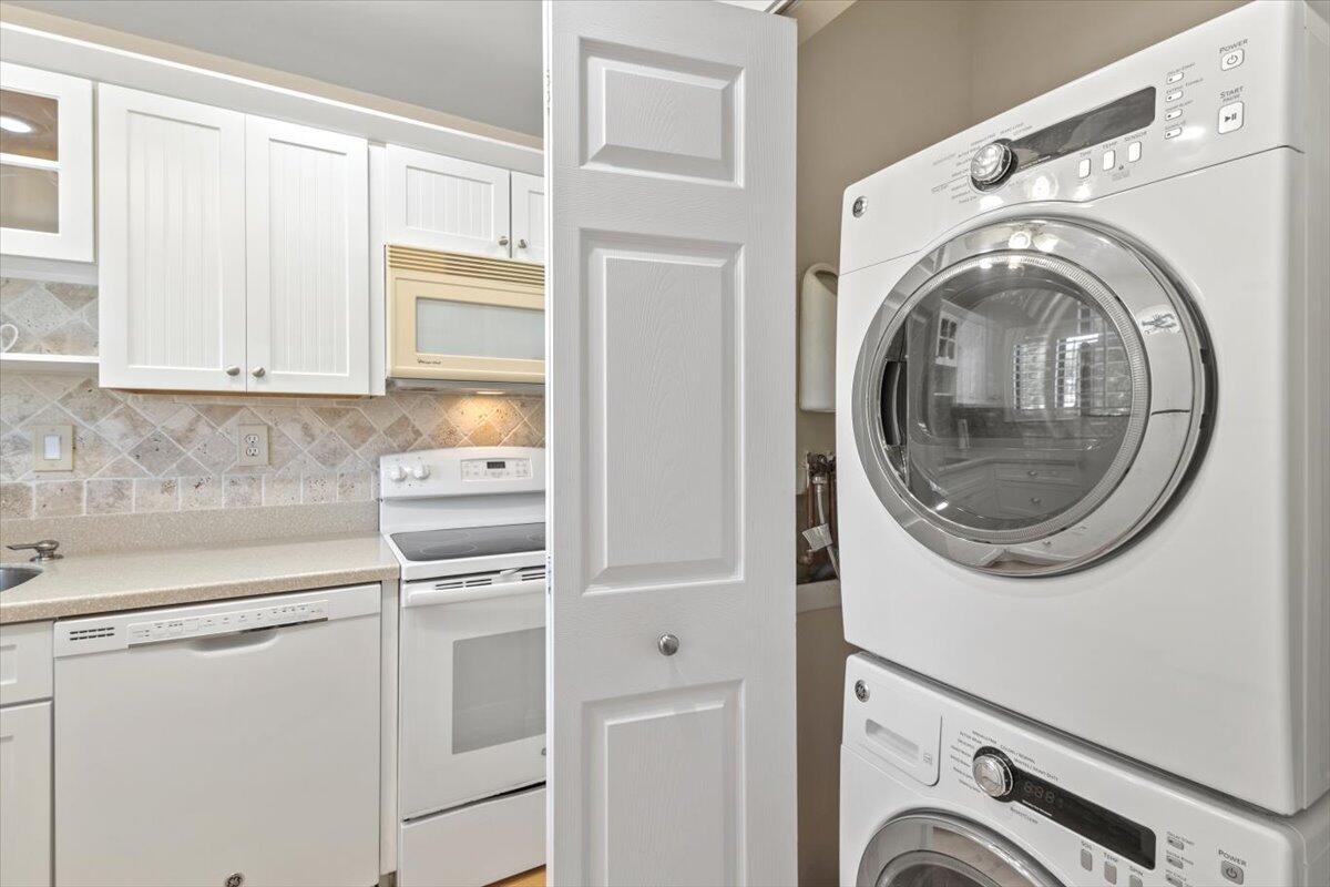 5333 Southeast Miles Grant Road, Unit 105 Stuart, FL 34997 - Photo 14 of 61 32-GG3A0092