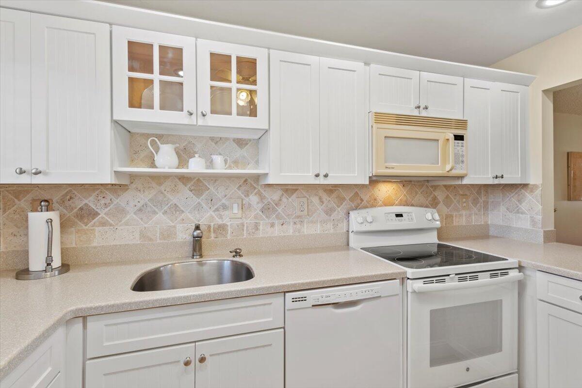 5333 Southeast Miles Grant Road, Unit 105 Stuart, FL 34997 - Photo 16 of 61 34-GG3A0101
