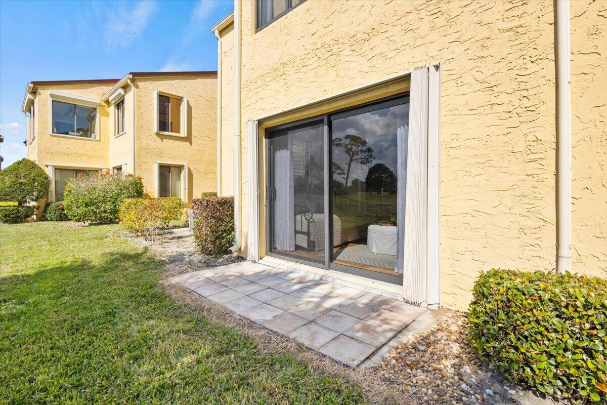 5333 Southeast Miles Grant Road, Unit 105 Stuart, FL 34997 - Photo 5 of 61 57-GG3A0202