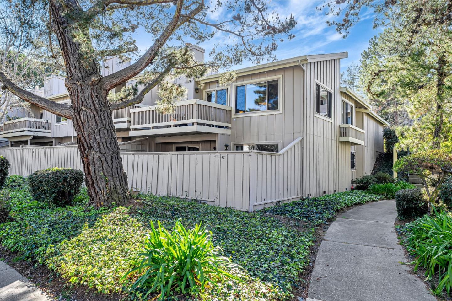 42 Weepingridge Court San Mateo, CA 94402 - Photo 35 of 45 a front view of a house with garden