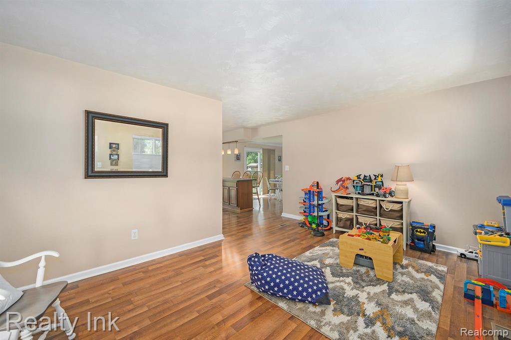 61803 Rambling Way South Lyon, MI 48178 - Photo 15 of 27