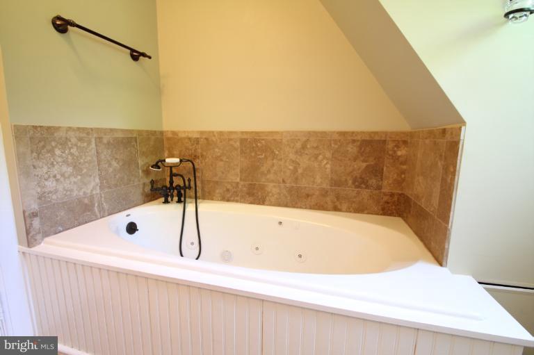 3915 Juniper Road Baltimore, MD 21218 - Photo 22 of 28 Bath