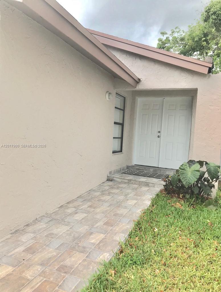 11447 Southwest 33rd Lane Miami, FL 33165 - Photo 15 of 23
