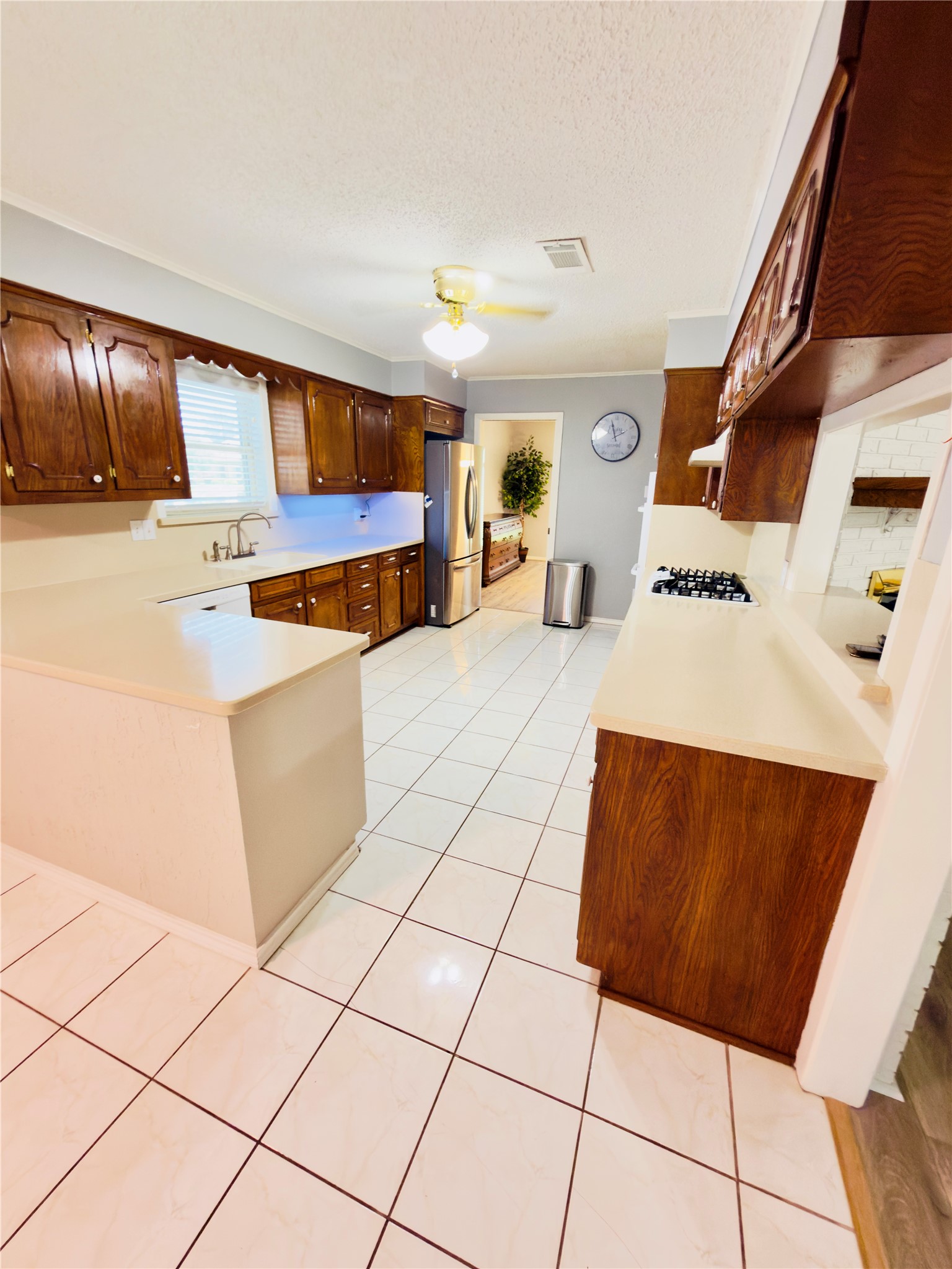 4804 Country Club View Baytown, TX 77521 - Photo 14 of 38