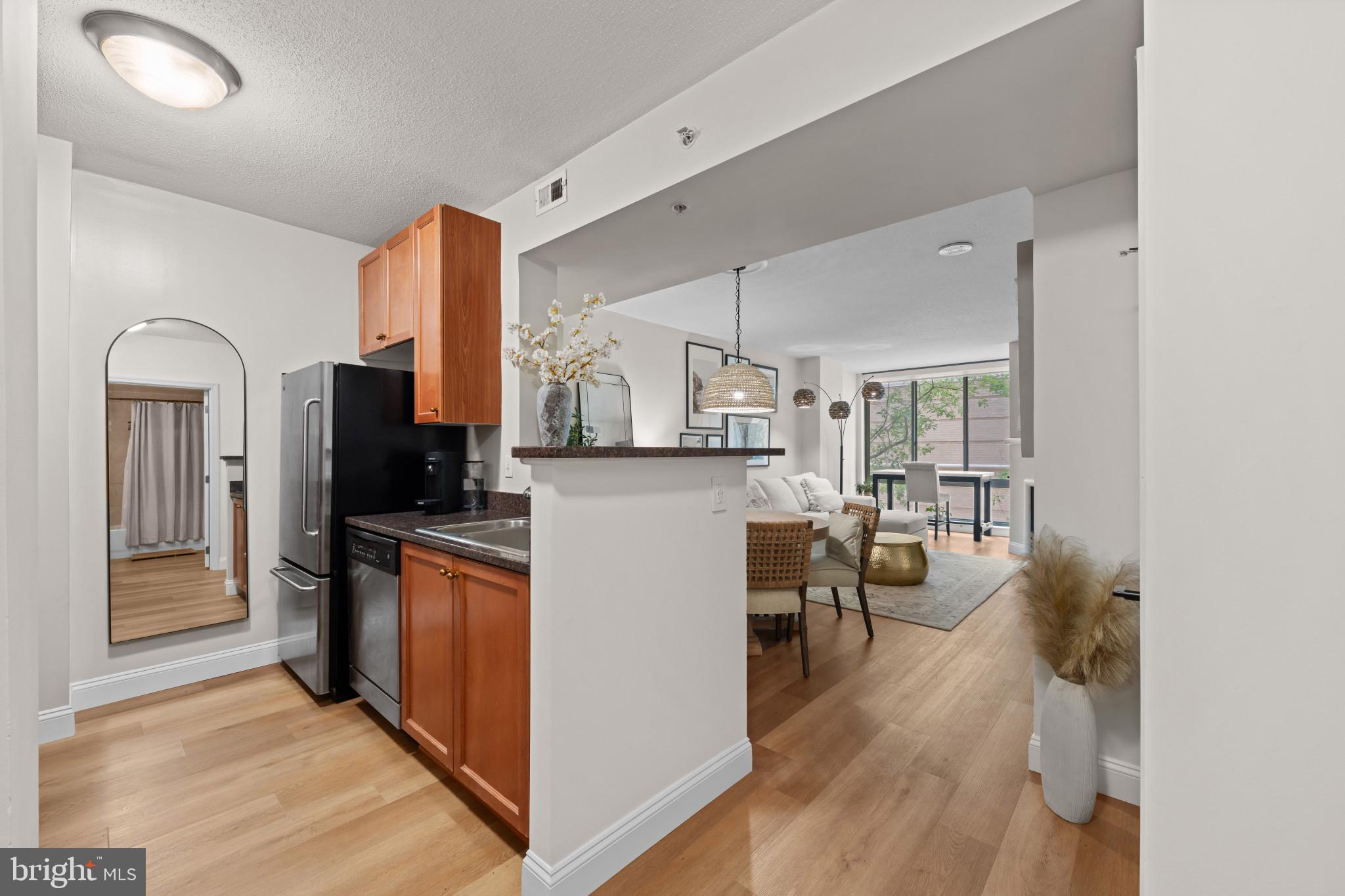 851 North Glebe Road, Unit 207 Arlington, VA 22203 - Photo 3 of 59 Gallery Image 3