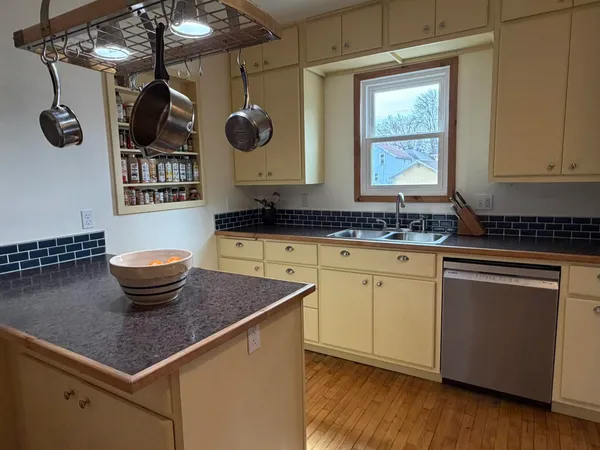 $258,900 | 721 West Commercial Street, Appleton, WI 54914