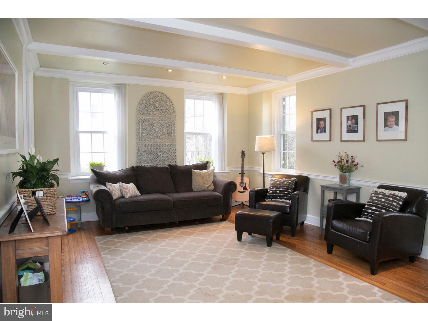 810 Gilbert Road Cheltenham, PA 19012 - Photo 4 of 22 Living Room