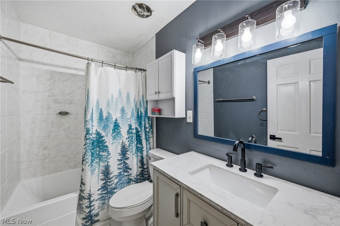 658 Burning Oaks Road Northeast Warren, OH 44484 - Photo 21 of 36 Full Bathroom 2nd Floor