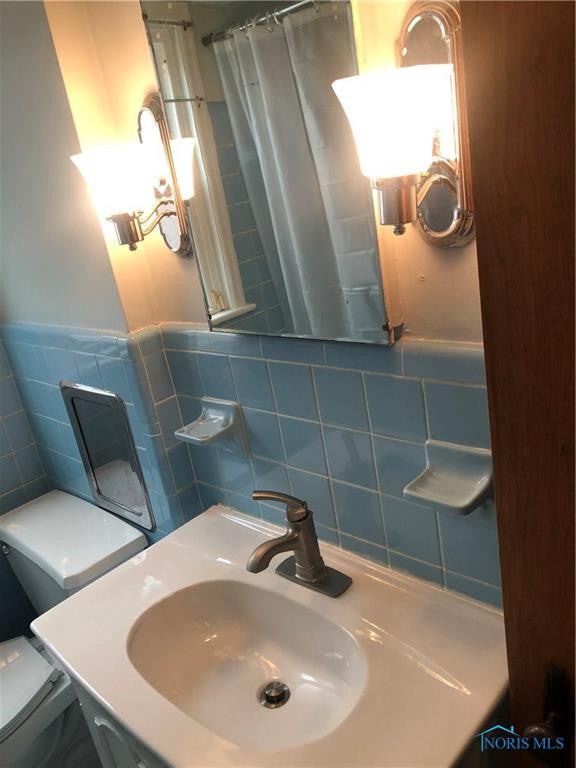 921 Searles Road Toledo, OH 43607 - Photo 8 of 23 Photo 8