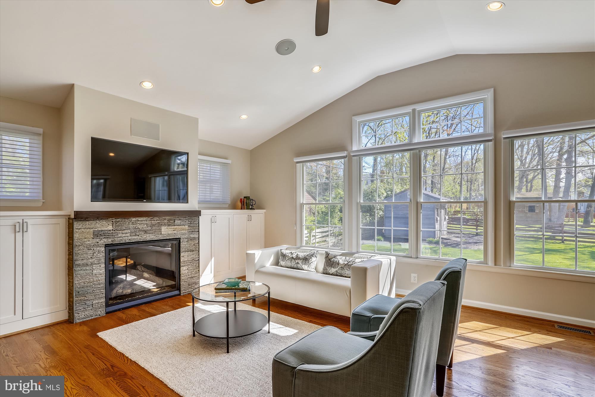 3005 Farm Road Alexandria, VA 22302 - Photo 3 of 59 a living room with furniture and a fireplace