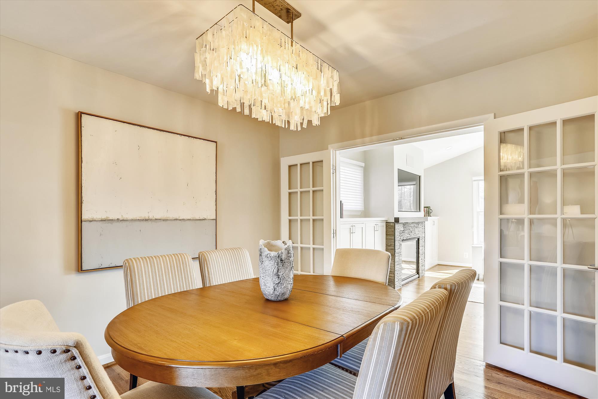 3005 Farm Road Alexandria, VA 22302 - Photo 21 of 59 a view of a dining room with furniture and wooden floor