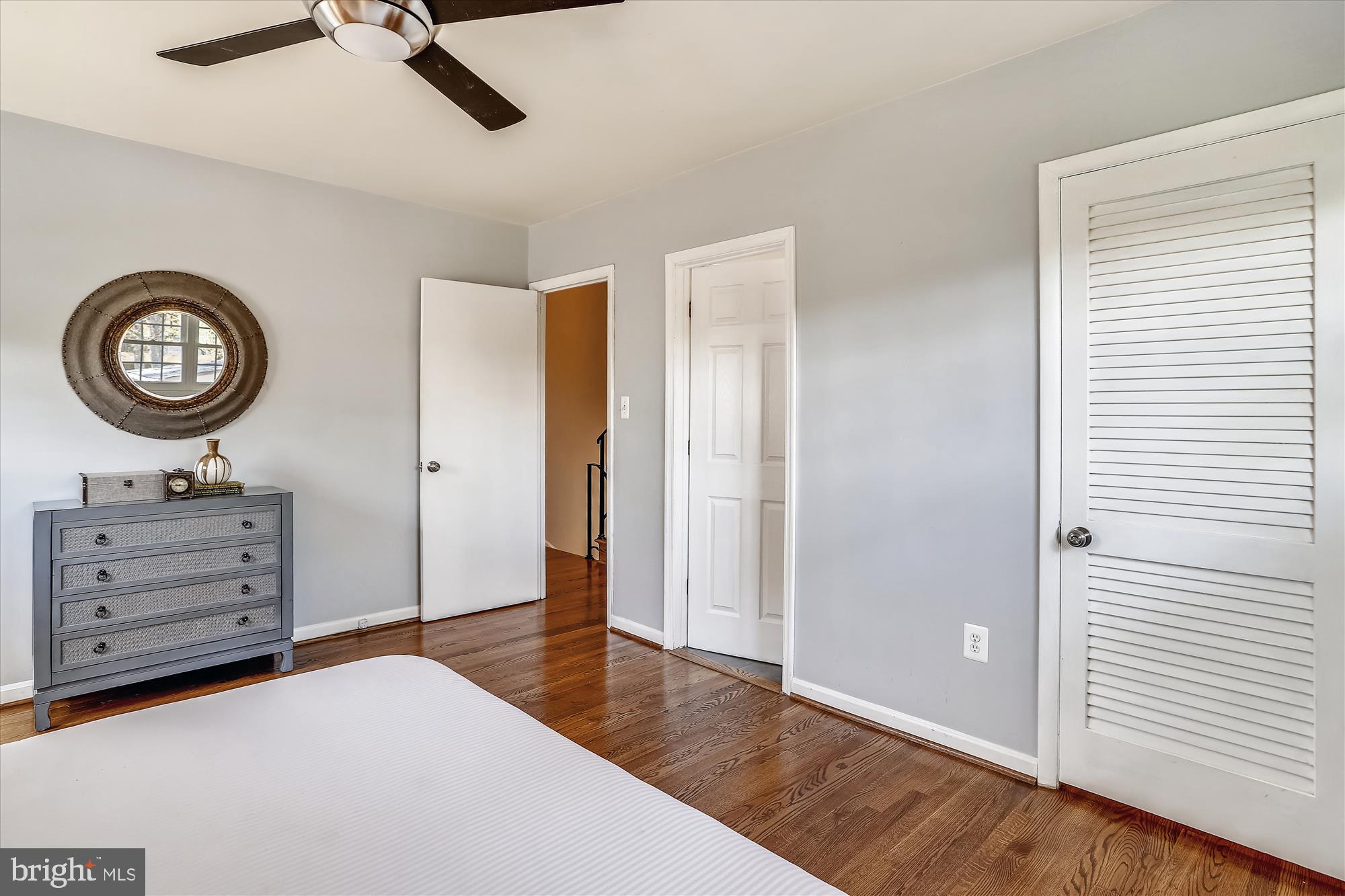 3005 Farm Road Alexandria, VA 22302 - Photo 23 of 59 a view of room with cabinet and wooden floor