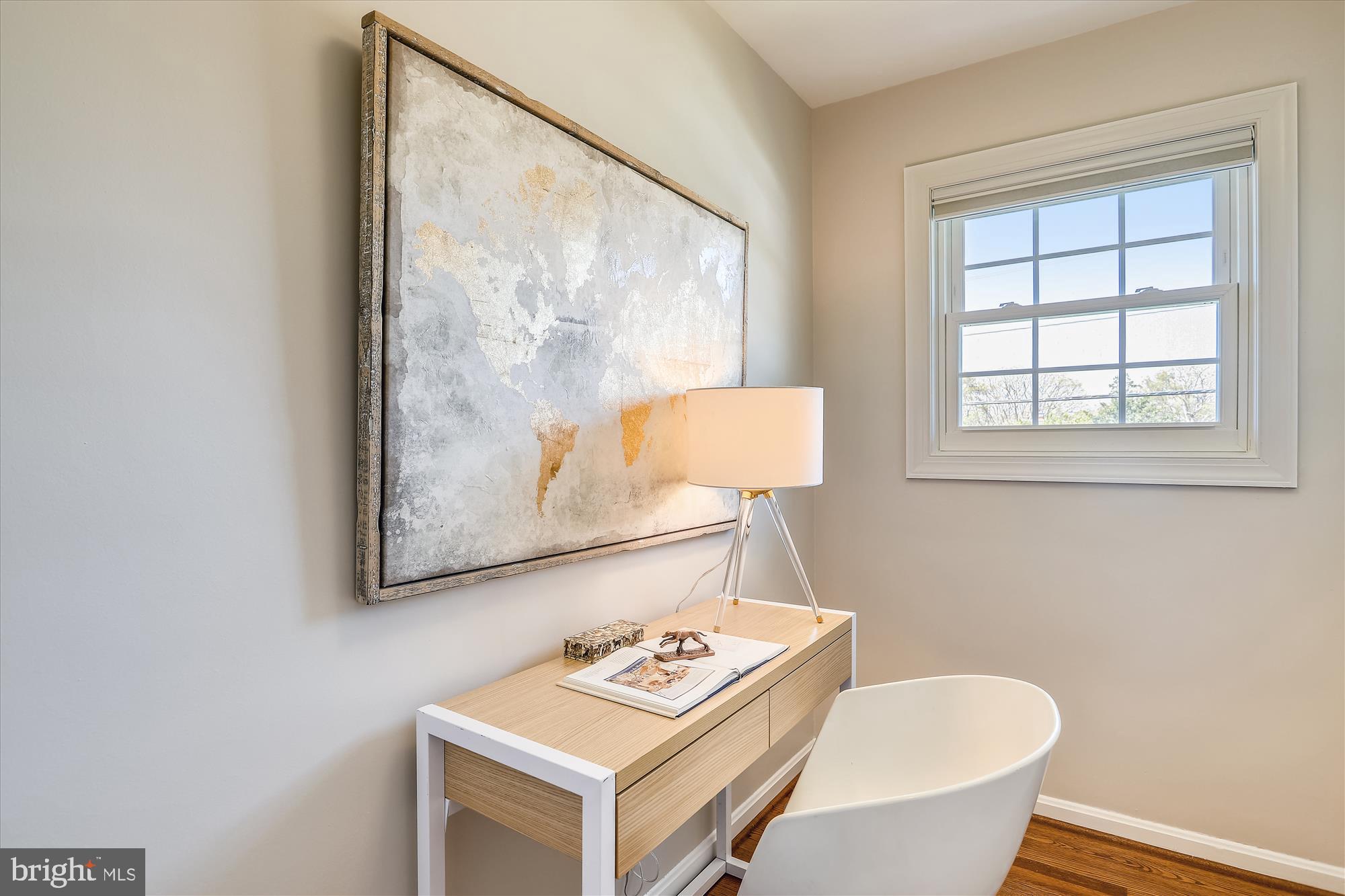 3005 Farm Road Alexandria, VA 22302 - Photo 36 of 59 a view of a door and chair in the room