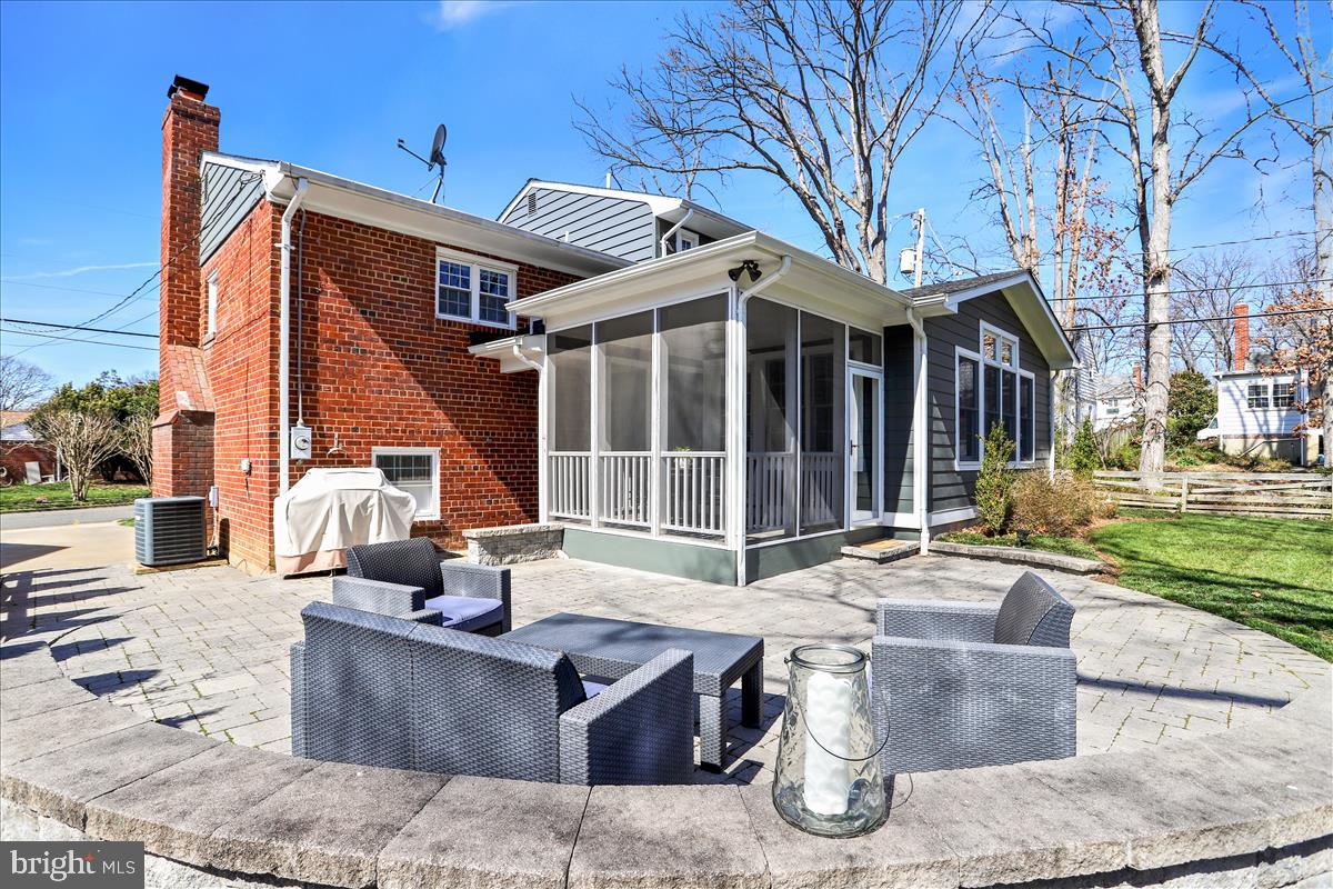 3005 Farm Road Alexandria, VA 22302 - Photo 47 of 59 a view of a house with backyard and sitting area