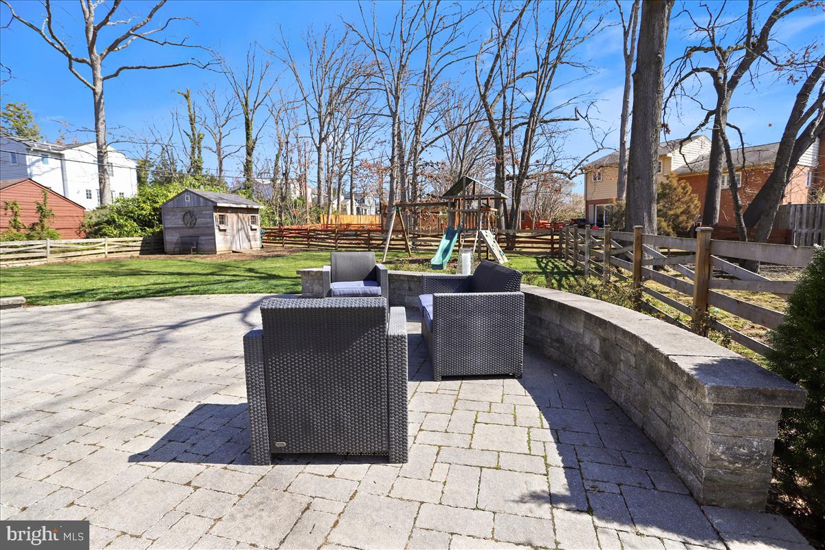 3005 Farm Road Alexandria, VA 22302 - Photo 50 of 59 a view of a patio with a yard