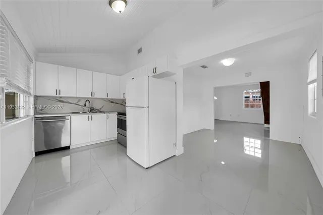 $3,300 | 2731 Southwest 24th Street, Unit 2731, Miami, FL 33145