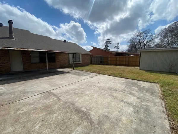$1,900 | 943 Sterling Green Drive South, Channelview, TX 77530