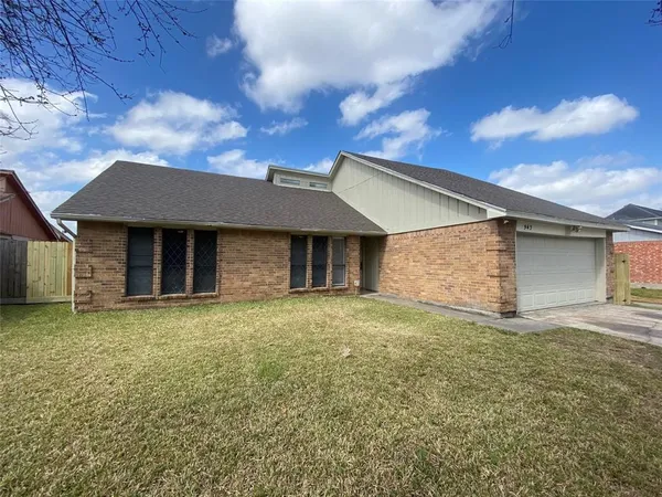 $1,900 | 943 Sterling Green Drive South, Channelview, TX 77530