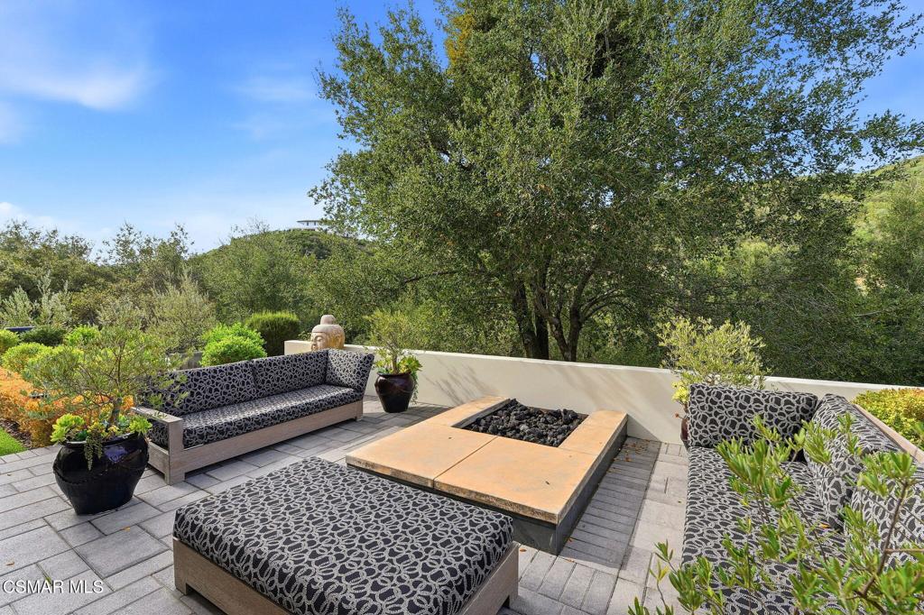 2691 Country Ridge Road Calabasas, CA 91302 - Photo 16 of 74