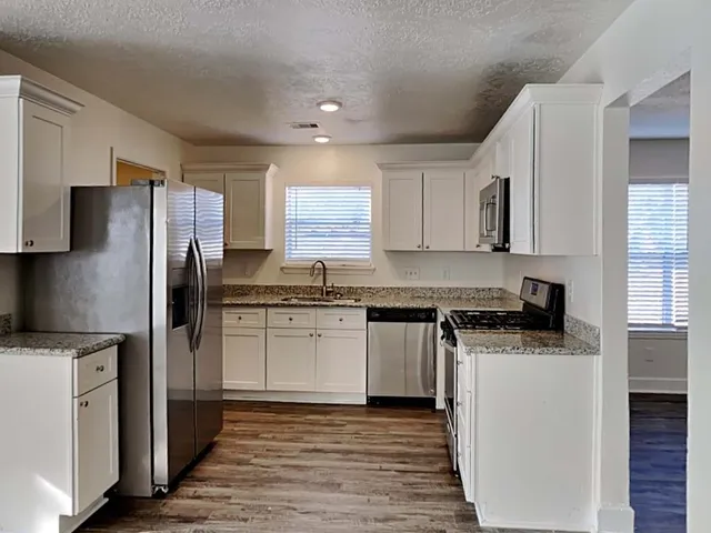 $2,440 | 1802 Oak Valley Drive, Kemah, TX 77565
