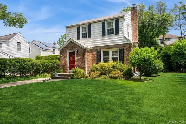 $6,100 | 212 Fernwood Terrace, Garden City, NY 11530