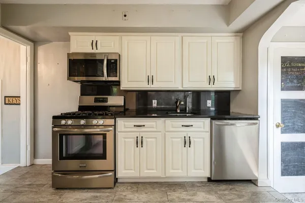 $6,100 | 212 Fernwood Terrace, Garden City, NY 11530