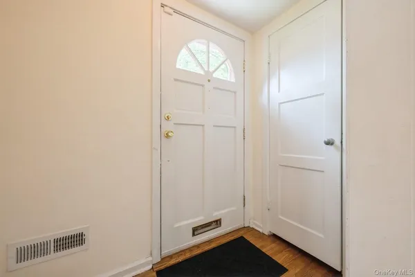 $6,100 | 212 Fernwood Terrace, Garden City, NY 11530