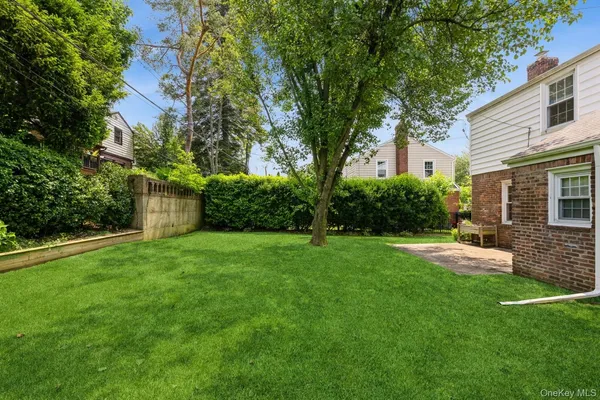 $6,100 | 212 Fernwood Terrace, Garden City, NY 11530