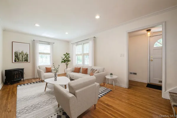 $6,100 | 212 Fernwood Terrace, Garden City, NY 11530