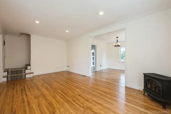 $6,100 | 212 Fernwood Terrace, Garden City, NY 11530