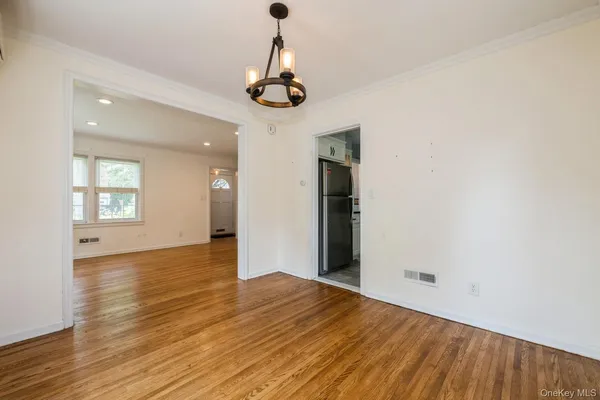 $6,100 | 212 Fernwood Terrace, Garden City, NY 11530