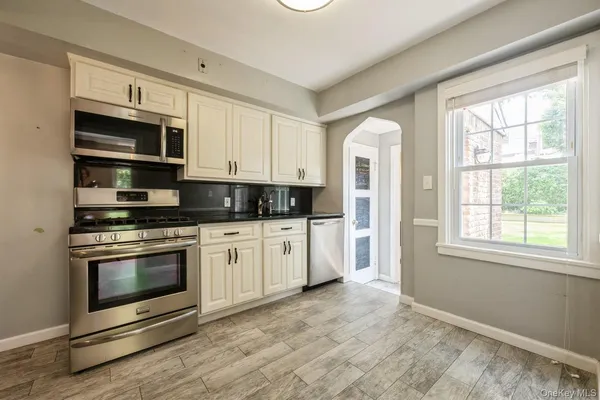 $6,100 | 212 Fernwood Terrace, Garden City, NY 11530