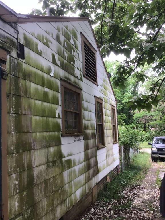 1847 Cook Street Shreveport, LA 71101 - Photo 2 of 38 a view of a house with a small backyard